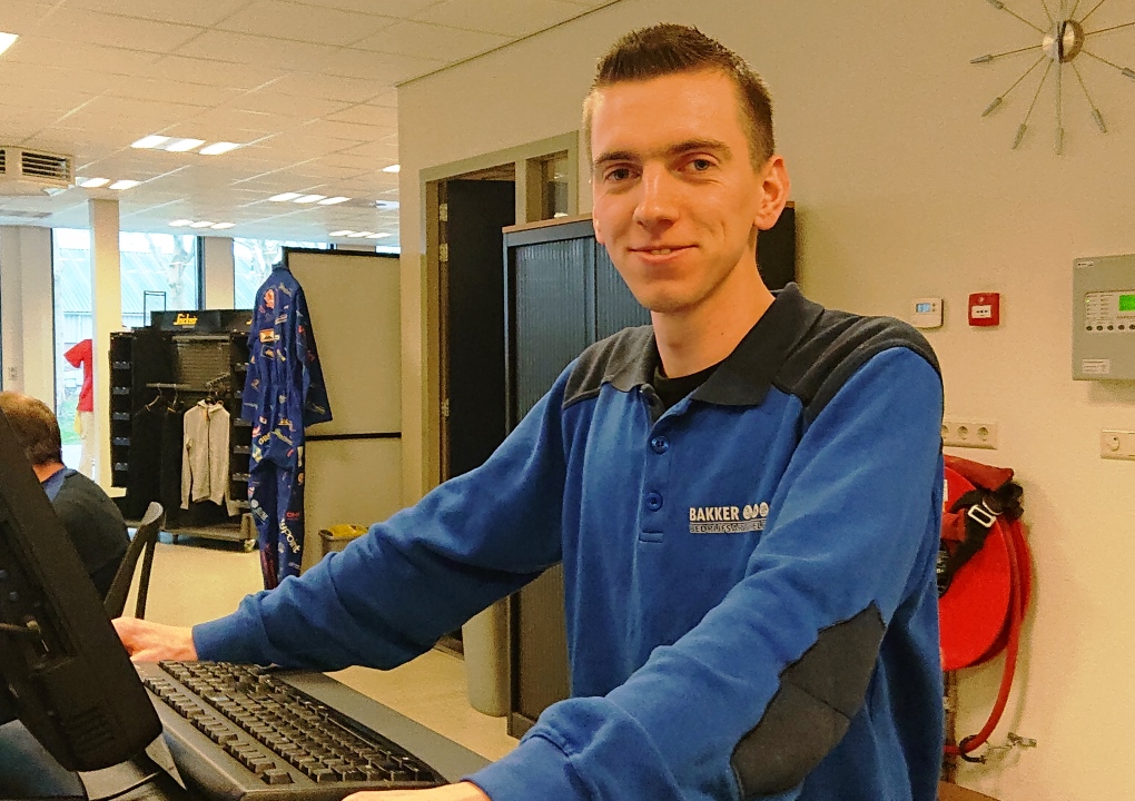 Hessel is onze duizendpoot waar al Uw vragen en problemen in goede handen zijn. Als echte "floor-manager" is hij een echte regelneef en gaat alleen voor het perfecte.